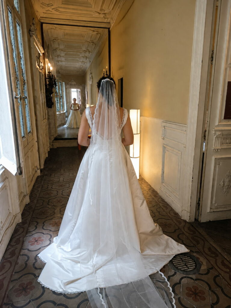 Robe de mariée sur mesure en satin à Montpellier